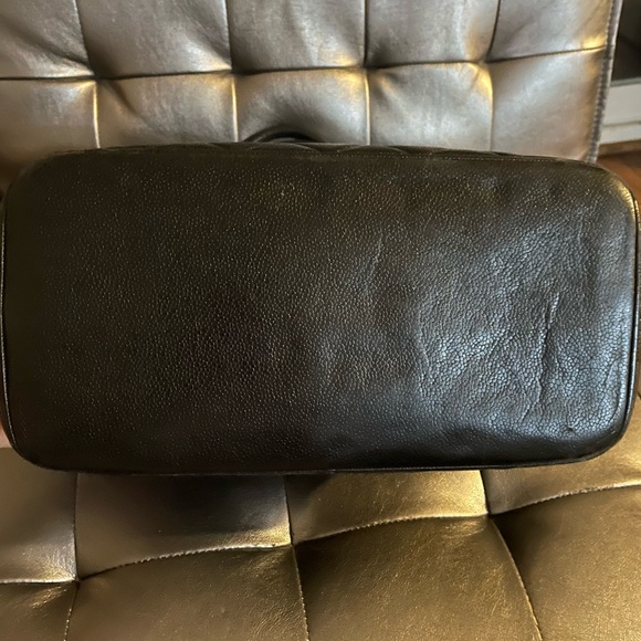 ‼️FINAL PRICE DROP‼️VINTAGE CHANEL MEDALLION TOTE BAG - Picture 8 of 17